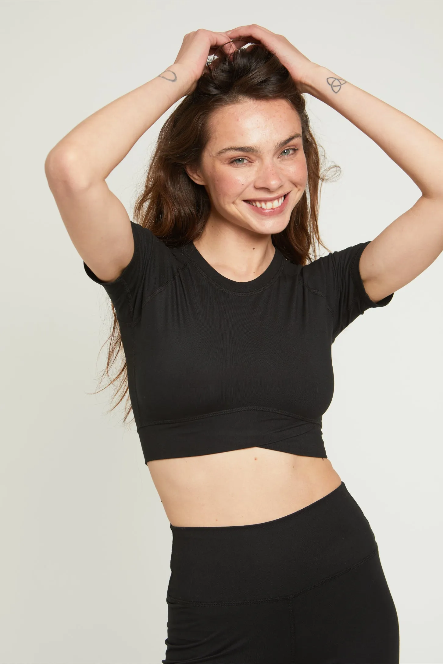 BE SOFT CROP TOP - BLACK