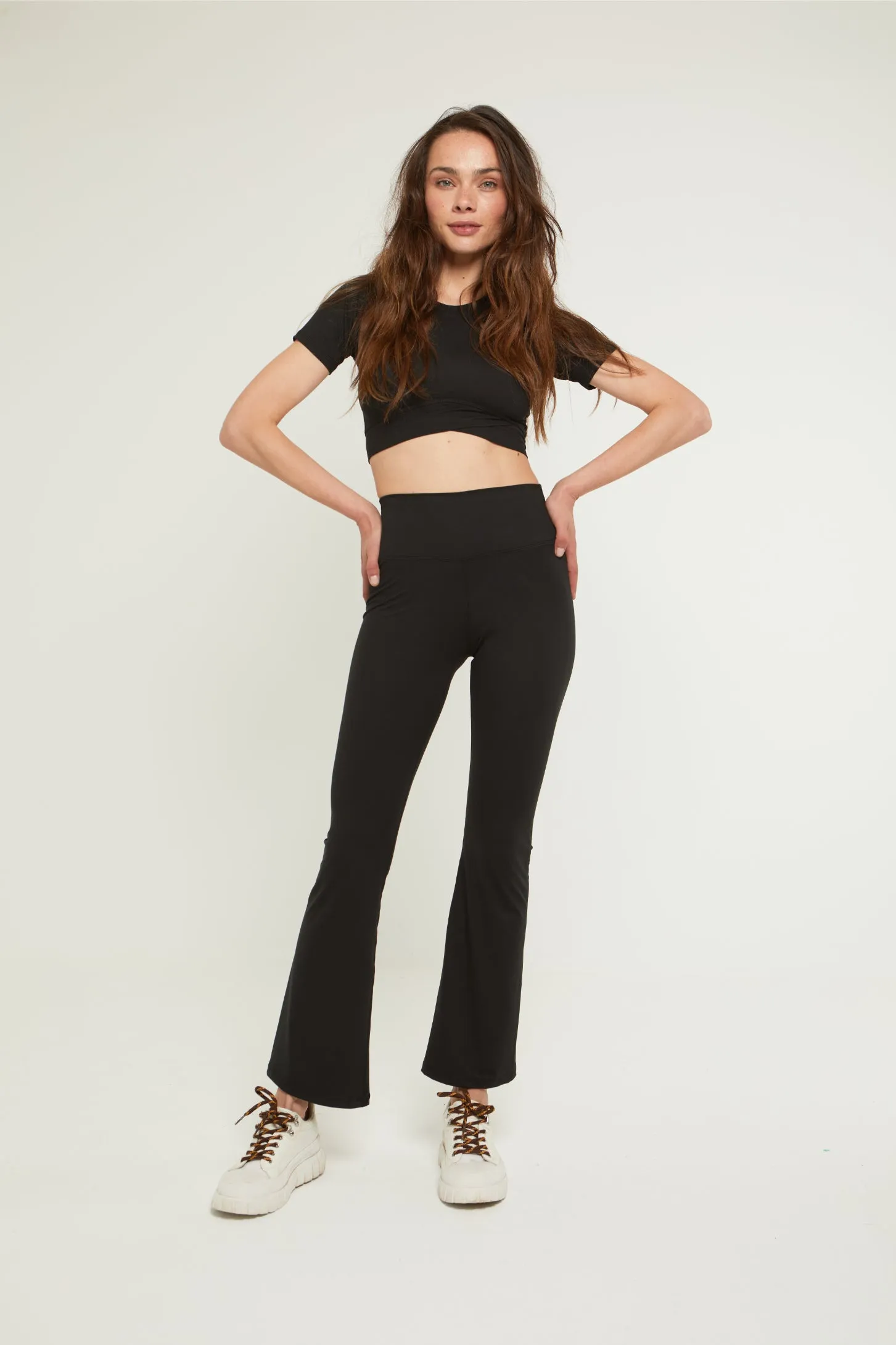 BE SOFT CROP TOP - BLACK