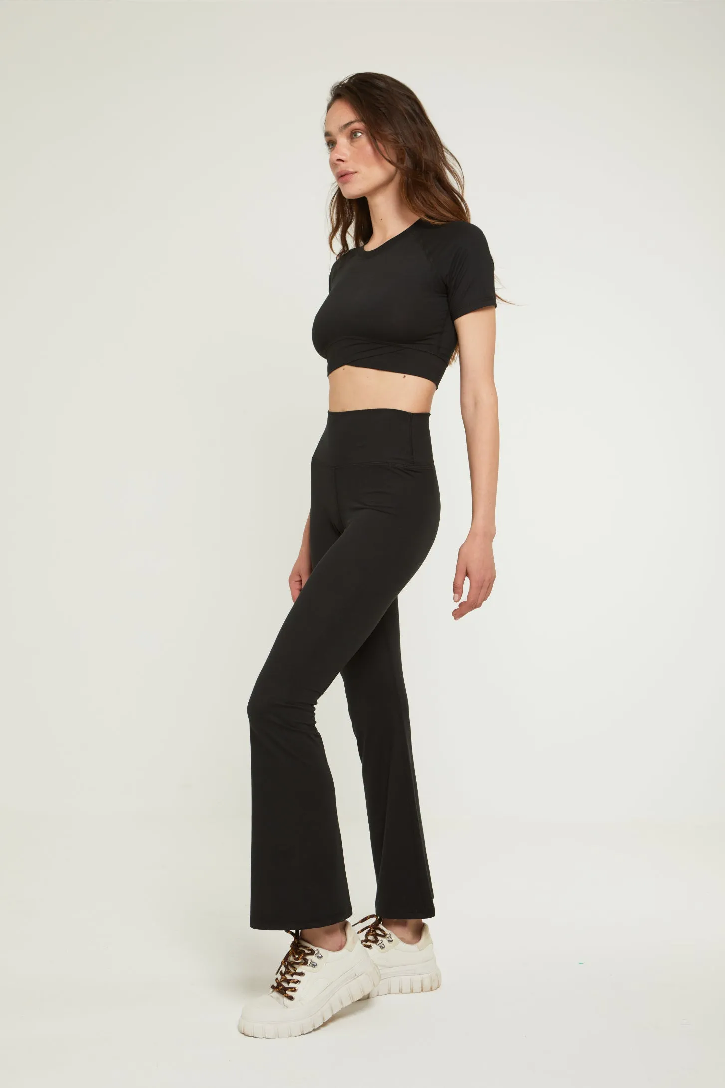 BE SOFT CROP TOP - BLACK