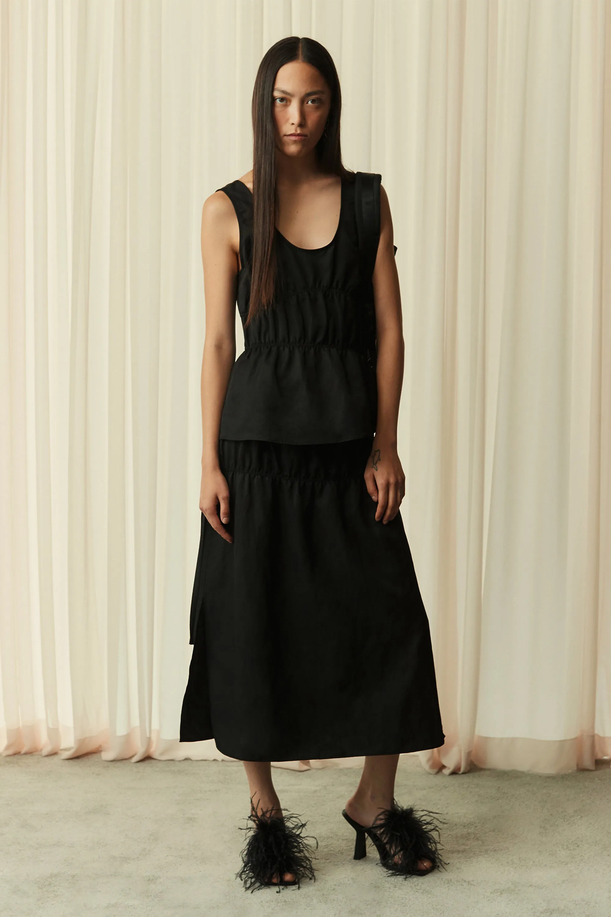 Lightweight ruched midi skirt